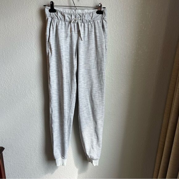 Lululemon On the Fly Jogger 28" *Luxtreme
Wee Are From Space Nimbus Battleship - Picture 5 of 9